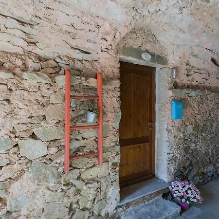 La Casa Di Sandra A Holiday home *