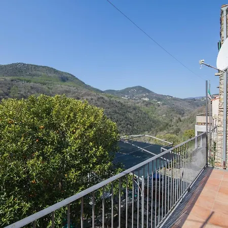 La Casa Di Sandra A Holiday home *
